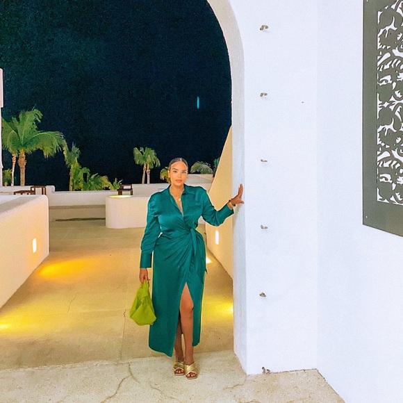 Zara green satin long sleeve midi wrap dress size L - SOLD ❌❌❌ - Picture 3 of 3